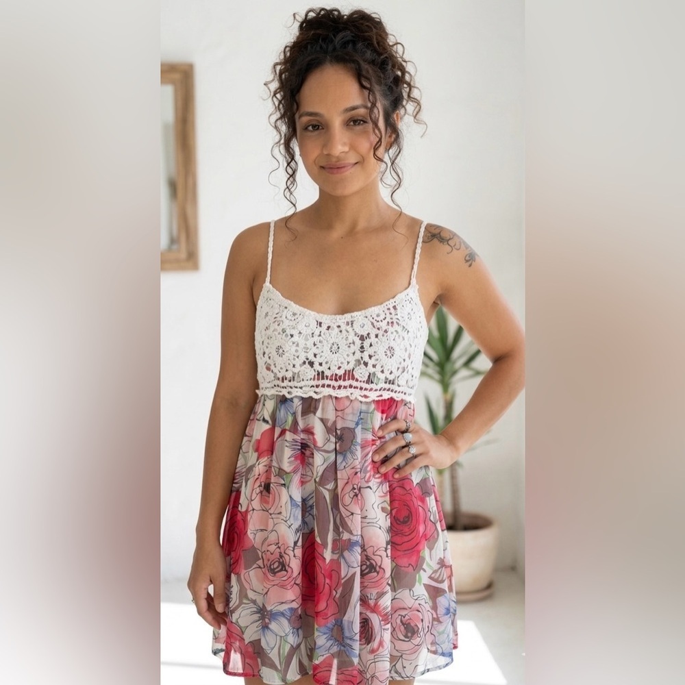 V Cristina Floral Dress Size M Crochet Lace Top Flowy Boho Sundress